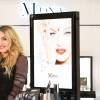 De passage au Japon, Madonna assure la promotion de sa ligne de cosmétiques MDNA Skin dans un grand magasin de Tokyo, le 15 février 2016.