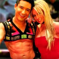 Britney Spears défie Mario Lopez d'imiter une de ses époustouflantes cascades !