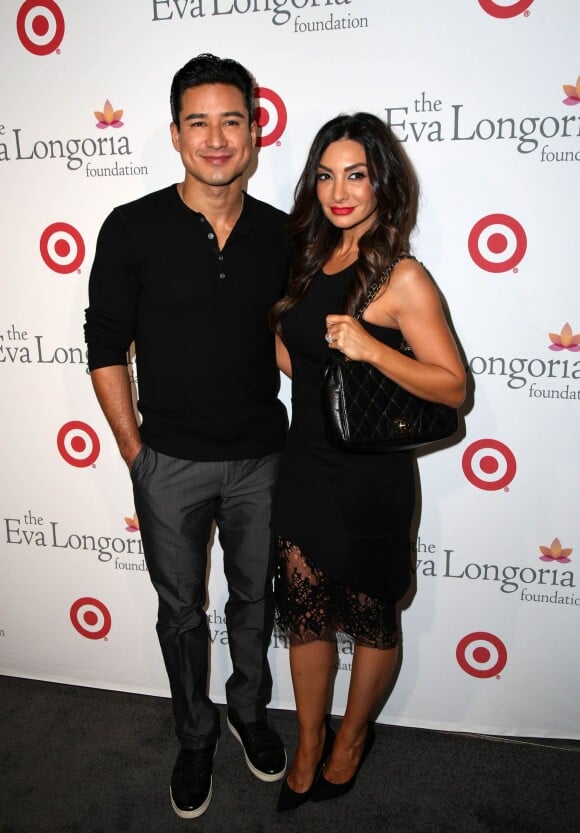 Mario Lopez et sa femme Courtney Mazza lors du dîner annuel de la "Eva Longoria Foundation" au Beso à Hollywood, le 5 novembre 2015.