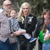 Gwen Stefani assiste au match de basket de son fils Zuma à North Hollywood avec ses parents Dennis et Patti et son fils Apollo. Los Angeles, le 30 Janvier 2016