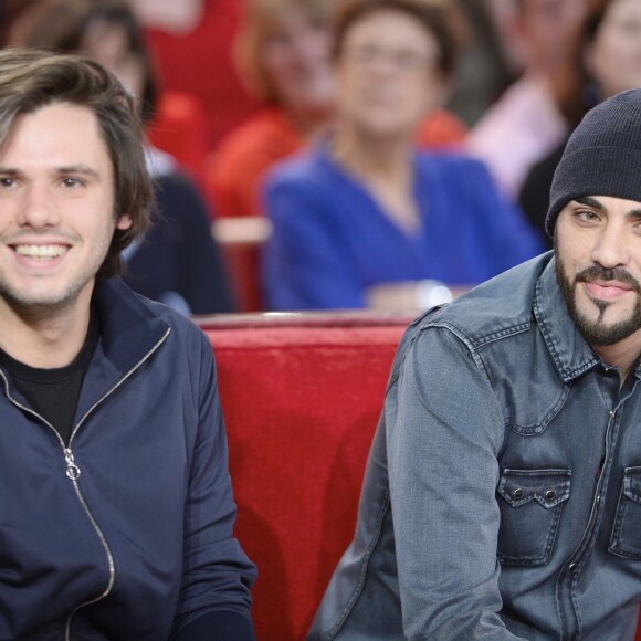 Orelsan et Gringe sur le plateau de l'émission "Vivement Dimanche" à Paris le 15 Décembre 2015