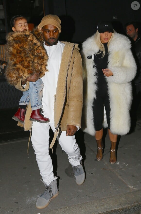 Kim Kardashian, son mari Kanye West et leur fille North sortent en famille le soir de la Saint-Valentin à New York, le 14 février 2016.