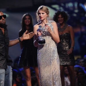 Kanye West s'attaque à Taylor Swift sur la scène des MTV Video Music Awards à New York, le 13 septembre 2009