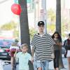 Exclusif - Prix Spécial - Justin Bieber se rend avec son petit frère Jaxon dans un salon de coiffure à Beberly Hills le 13 février 2016.  Exclusive - Please Hide Children's Face Prior To The Publication - For Germany Call For Price - Singer Justin Bieber was spotted heading to a hair salon in Beverly Hills, California. Justin brought along his brother, Jaxon Bieber. Jaxon held a red balloon in one hand and Justin's in the other, on February 13, 2016.13/02/2016 - 