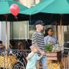 Exclusif - Prix Spécial - Justin Bieber se rend avec son petit frère Jaxon dans un salon de coiffure à Beberly Hills le 13 février 2016.  Exclusive - Please Hide Children's Face Prior To The Publication - For Germany Call For Price - Singer Justin Bieber was spotted heading to a hair salon in Beverly Hills, California. Justin brought along his brother, Jaxon Bieber. Jaxon held a red balloon in one hand and Justin's in the other, on February 13, 2016.13/02/2016 - 