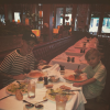 Justin Bieber a publié une photo au restaurant avec son petit frère Jaxon sur sa page Instagram, le 15 février 2016.