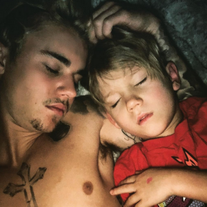 Justin Bieber a publié une photo avec son petit frère Jaxon sur sa page Instagram, le 14 février 2016.