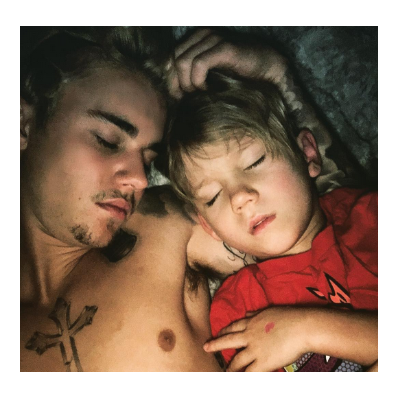 Justin Bieber a publié une photo avec son petit frère Jaxon sur sa page Instagram, le 14 février 2016.