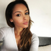 La jolie Nabilla s'offre un selfie au naturel