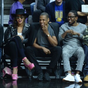 Beyoncé, Jay-Z, et Kendrick Lamar au Staples Center de Los Angeles lors de la rencontre entre les Clippers de Los Angeles et les Warriors de Golden State, le 20 février 2016