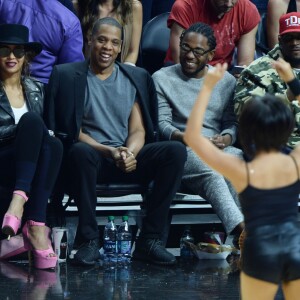 Beyoncé, Jay-Z, et Kendrick Lamar au Staples Center de Los Angeles lors de la rencontre entre les Clippers de Los Angeles et les Warriors de Golden State, le 20 février 2016