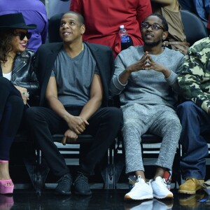 Beyoncé, Jay-Z, et Kendrick Lamar au Staples Center de Los Angeles lors de la rencontre entre les Clippers de Los Angeles et les Warriors de Golden State, le 20 février 2016