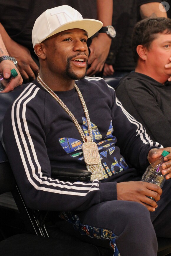 Floyd Mayweather à l'occasion du match entre les Lakers de Los Angeles et les Spurs de San Antonio au Staples Center de Los Angeles le 19 février 2016 © CPA