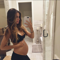 Katherine Webb enceinte : L'ex-miss dévoile son baby bump