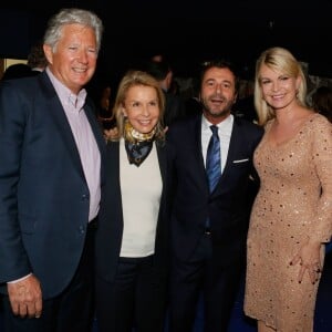 Pierre Dhostel, sa femme Carole Bellemare, Bernard Montiel et Catherine Falgayrac - Photocall à l'occasion de la présentation du nouveau spectacle du Lido "Paris Merveilles" à Paris, le 8 avril 2015.