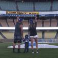 Ciara, son fils Future Zahir et son compagnon Russell Wilson visitent le stade des Dodgers de Los Angeles - Photo publiée le 24 février
