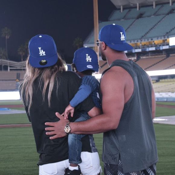 Ciara, son fils Future Zahir et son compagnon Russell Wilson visitent le stade des Dodgers de Los Angeles - Photo publiée le 24 février