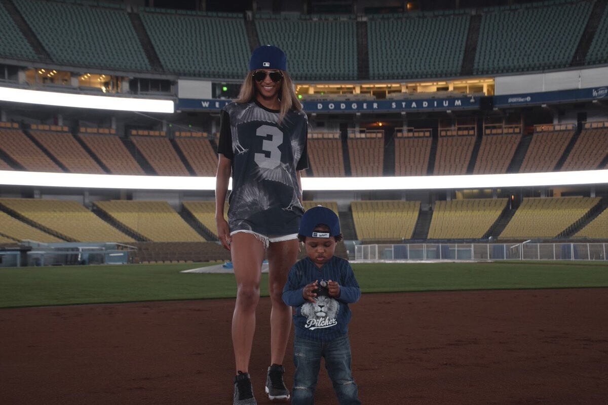 Photo : Ciara et son fils Future Zahir visitent le stade des Dodgers de ...