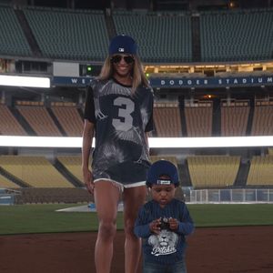 Ciara et son fils Future Zahir visitent le stade des Dodgers de Los Angeles - Photo publiée le 24 février