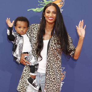 Ciara et son fils Future Zahir aux "Nickelodeon Kid's Choice Sports Awards" à Westwood le 16 juillet 2015