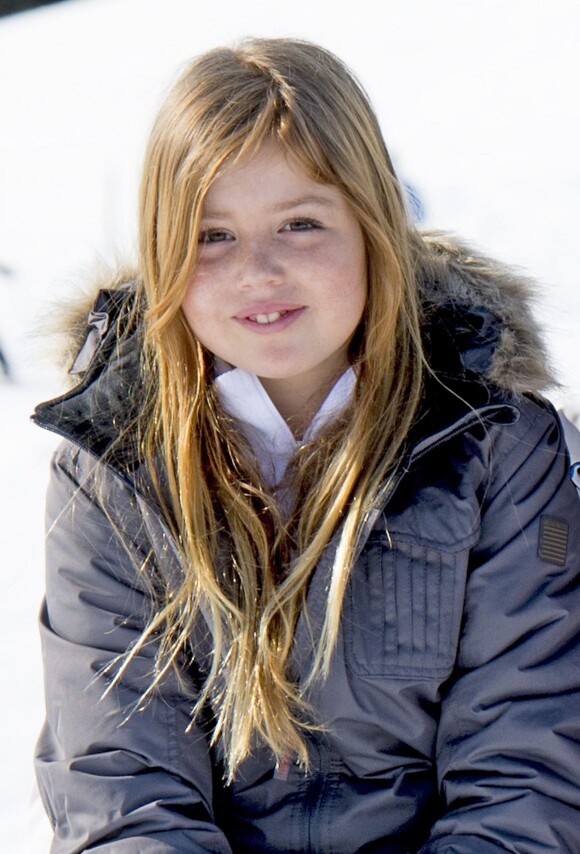 La princesse Alexia des Pays-Bas aux sports d'hiver en famille à Lech (Autriche) le 22 février 2016. La fille du roi Willem-Alexander et de la reine Maxima s'est cassé la jambe droite le 27 février et a dû être opérée du fémur.