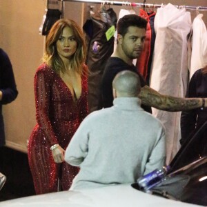 Exclusif - Jennifer Lopez et son petit ami Casper Smart dans les studios de l'émisiion American Idol à Beverly Hills, le 25 février 2016