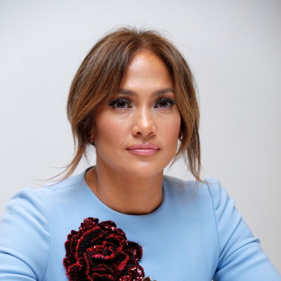 Jennifer Lopez - Conférence de presse avec les acteurs de la série "Shades of Blue" à Beverly Hills. Le 16 février 2016
