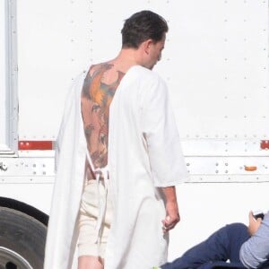 Exclusif - Ben Affleck porte un tatouage XXL sur le tournage de 'Live By Night' à Los Angeles, le 9 décembre 2015