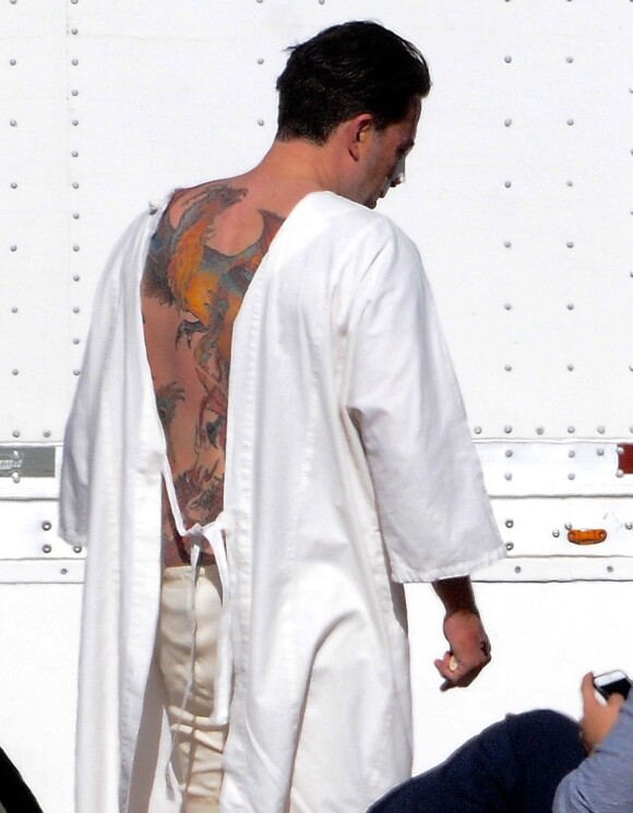 Exclusif - Ben Affleck porte un tatouage XXL sur le tournage de 'Live By Night' à Los Angeles, le 9 décembre 2015