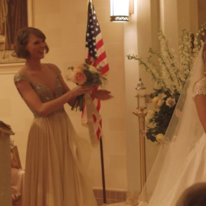 Taylor Swift lors du mariage de sa meilleure amie d'enfance Britany LaManna. Image extraite d'une vidéo publiée sur Vimeo, le 20 février 2016.