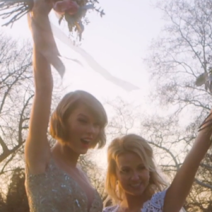 Taylor Swift lors du mariage de sa meilleure amie d'enfance Britany LaManna. Image extraite d'une vidéo publiée sur Vimeo, le 20 février 2016.