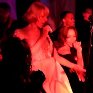 Taylor Swift lors du mariage de sa meilleure amie d'enfance Britany LaManna. Image extraite d'une vidéo publiée sur Vimeo, le 20 février 2016.