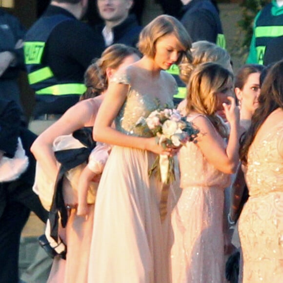 Exclusif - Taylor Swift demoiselle d'honneur au mariage de sa meilleure amie d'enfance, Britany Maack, avec qui elle a grandi en Pennsylvanie, le 20 février 2016. Les deux amies portent des robes de la designer Reem Acra.