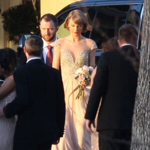 Exclusif - Taylor Swift demoiselle d'honneur au mariage de sa meilleure amie d'enfance, Britany Maack, avec qui elle a grandi en Pennsylvanie, le 20 février 2016. Les deux amies portent des robes de la designer Reem Acra.