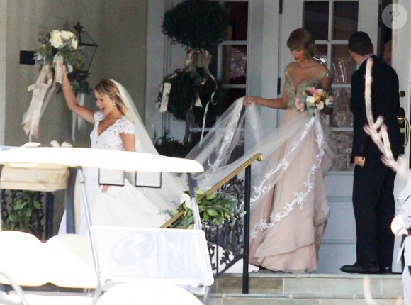 Exclusif - Taylor Swift demoiselle d'honneur au mariage de sa meilleure amie d'enfance, Britany Maack, avec qui elle a grandi en Pennsylvanie, le 20 février 2016. Les deux amies portent des robes de la designer Reem Acra.