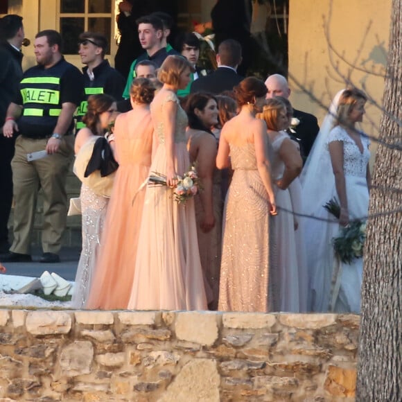 Exclusif - Taylor Swift demoiselle d'honneur au mariage de sa meilleure amie d'enfance, Britany Maack, avec qui elle a grandi en Pennsylvanie, le 20 février 2016. Les deux amies portent des robes de la designer Reem Acra.