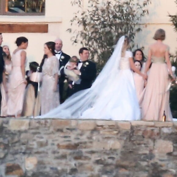 Exclusif - Taylor Swift demoiselle d'honneur au mariage de sa meilleure amie d'enfance, Britany Maack, avec qui elle a grandi en Pennsylvanie, le 20 février 2016. Les deux amies portent des robes de la designer Reem Acra.