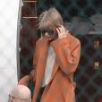 Exclusif - Taylor Swift arrive à Reading en Pennsylvanie (sa ville natale) à bord d'un jet privé, le 19 février 2016. Dès son arrivée, la chanteuse est accueillie par sa mère Andrea. Elle s'est ensuite rendue dans la maison où elle a grandi pour y rencontrer les nouveaux locataires. Elle est en Pennsylvanie pour assister au mariage de sa meilleure amie d'enfance.
