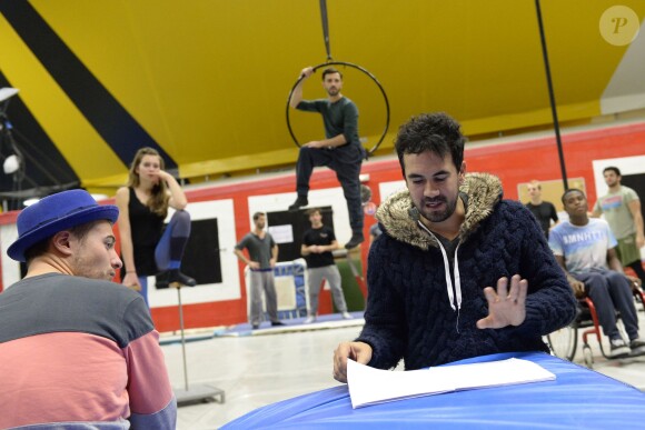 Exclusif - L'naimateur Alex Goude lors des répétitions du spectacle "Timéo" mis en scène par Alex Goude à l'école Nationale des Arts du Cirque de Rosny-sous-Bois, le 28 novembre 2015.