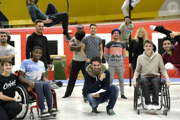 Exclusif - Alex Goude et sa troupe lors des répétitions du spectacle "Timéo" mis en scène par Alex Goude à l'école Nationale des Arts du Cirque de Rosny-sous-Bois, le 28 novembre 2015.