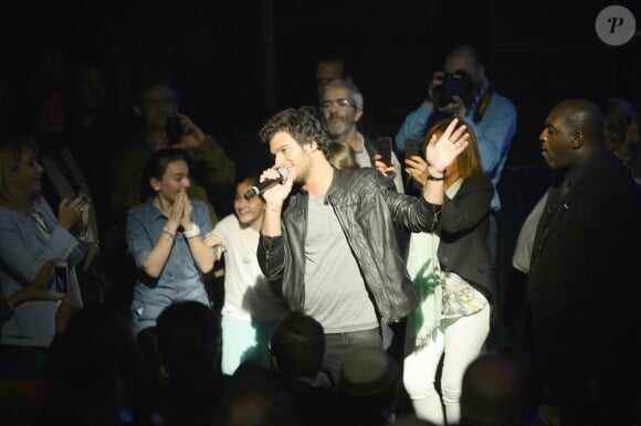 Le chanteur Amir (The Voice saison 3) - Concert au palais des sports à l'occasion du 66e anniversaire de l'État d'Israël. A Paris le 5 mai 2014.
