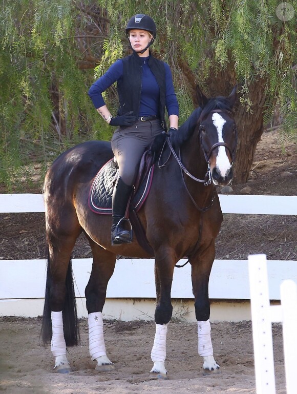 Exclusif - Iggy Azalea fait de l'équitation à Los Angeles. Iggy Azalea se mariera avec son compagnon Nick Young en 2016. Le 2 décembre 2015