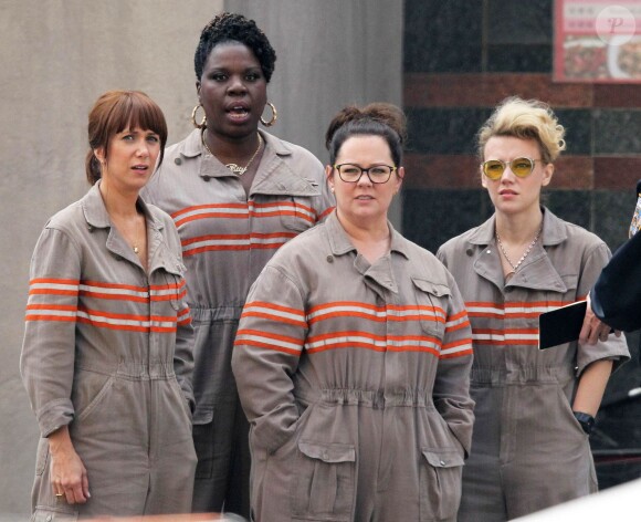 Exclusif - Melissa McCarthy, Kristen Wiig, Leslie Jones et Kate McKinnon en uniforme sur le tournage du film "Ghostbusters" à Boston, le 9 juillet 2015.