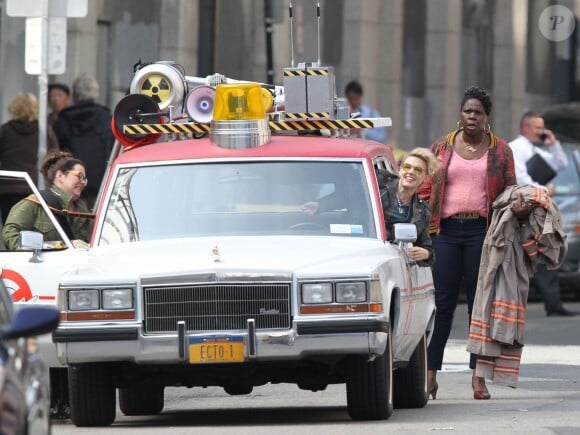 Exclusif - Kristen Wiig, Leslie Jones et Melissa McCarthy sur le tournage du film "Ghostbusters" à Boston, le 8 juillet 2015.