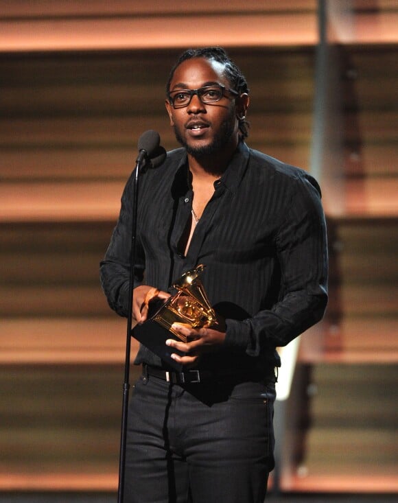 Kendrick Lamar, heureux lauréat aux 58e Grammy Awards. Los Angeles, le 15 février 2016.
