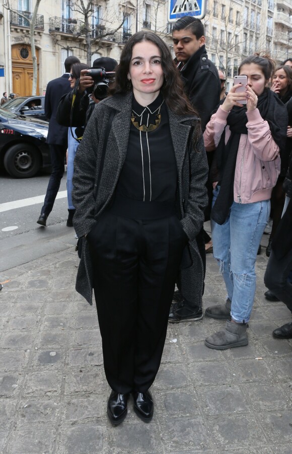 La chanteuse Yael Naim arrive au lycée Carnot pour assister au défilé John Galliano. Paris, le 6 mars 2016.© CVS / Veeren / Bestimage