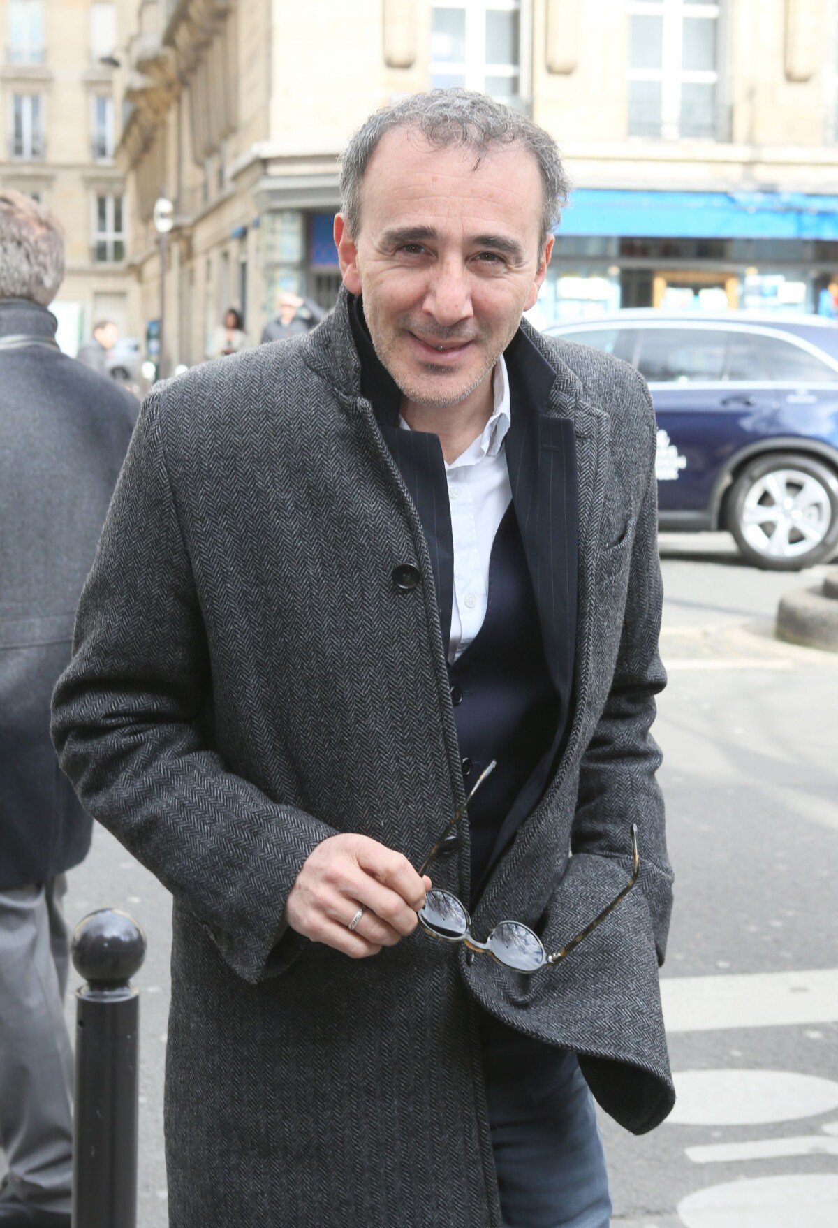 Photo Élie Semoun arrive au lycée Carnot pour assister au défilé John