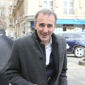 Élie Semoun arrive au lycée Carnot pour assister au défilé John Galliano. Paris, le 6 mars 2016.© CVS / Veeren / Bestimage