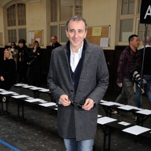 Elie Semoun - Défilé John Galliano (collection automne -hiver 2016/2017) au lycée Carnot. Paris, le 6 mars 2016.