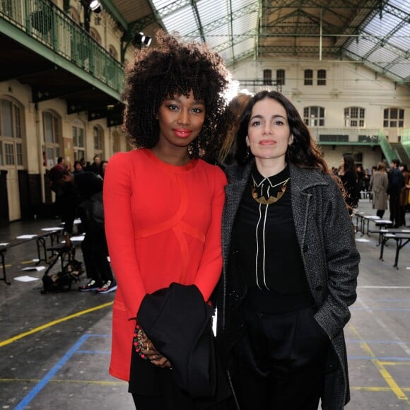 Yael Naim et Inna Modja - Défilé John Galliano (collection automne -hiver 2016/2017) au lycée Carnot. Paris, le 6 mars 2016.